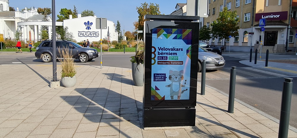 55 inches Outdoor high brightness bus shelter in Latvia 55 inches Outdoor high brightness bus shelter in Latvia